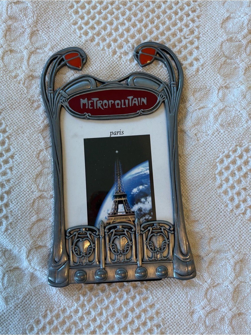 Art Nouveau Silver-Tone Photo Frame with Red Accent - METROPOLITAIN
